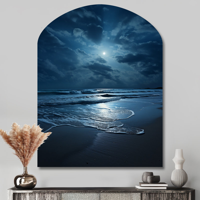 Beach Photo Serene Moonlight I - Sculpture murale asymétrique en forme d'arche de plage, H 43 po x l 33 po