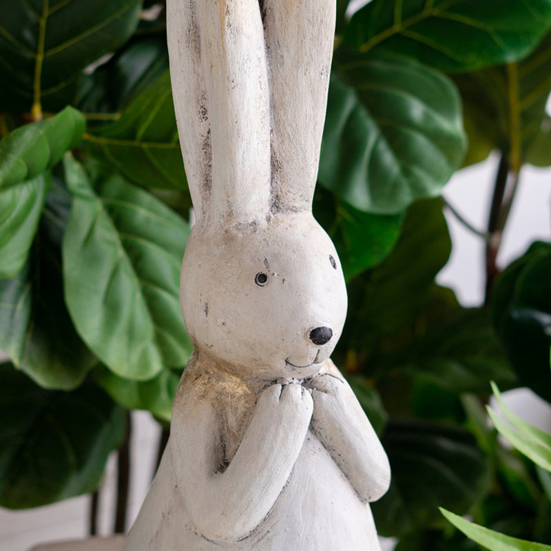 Lapin en magnésium texturé blanc avec détails dorés subtils, H 20 po x l 7,5 po x P 7 po