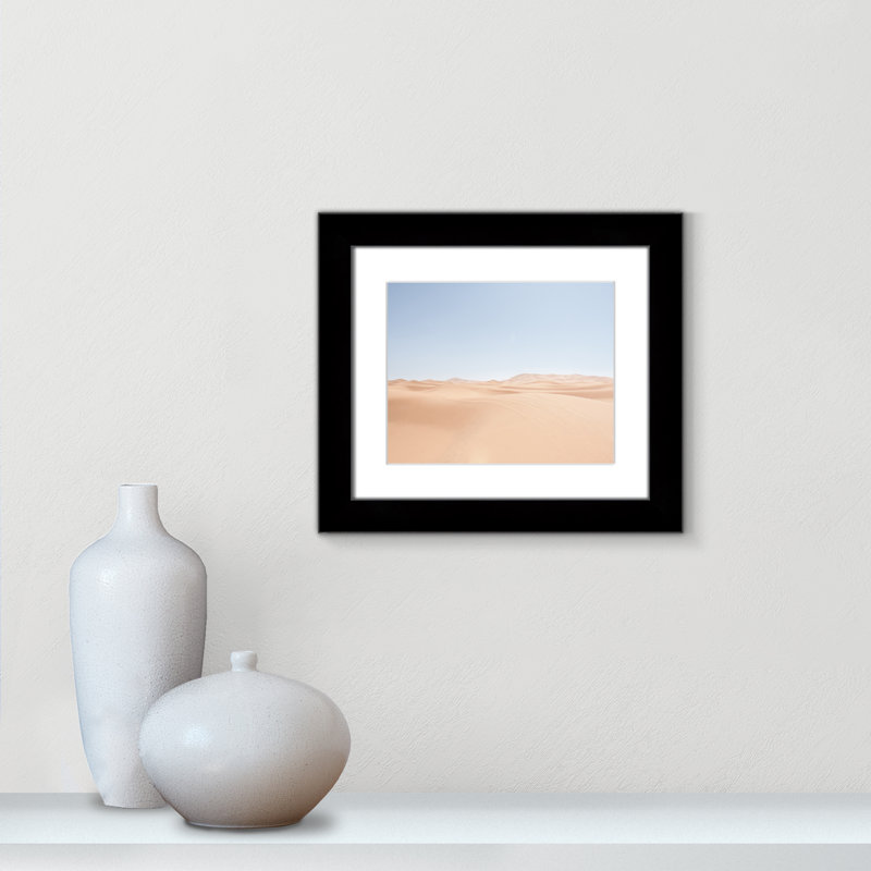 «Desert Serenity» par Mark Eder, Blanc, Cadre cubique noir, H 14,5 po x l 16,5 po x P 1,25 po