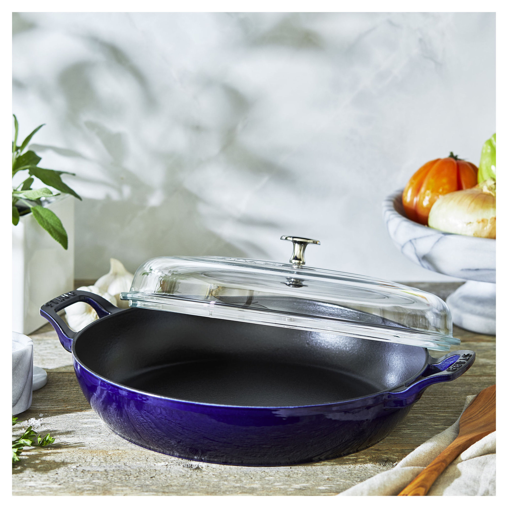 Braisers 3.5 L Cast Iron Round Heritage Braiser/Sauté Pan, Dark Blue