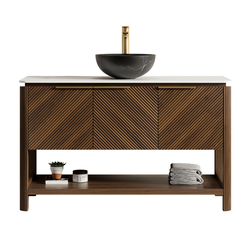 Meuble-lavabo de salle de bain INDIGO 48 po, armoire de rangement autoportante en contreplaqué avec 3 portes diagonales et tablette ouverte, lavabo en céramique à motif de pierre noire et plateau en pierre frittée blanc de Carrare, grain de bois noyer foncé