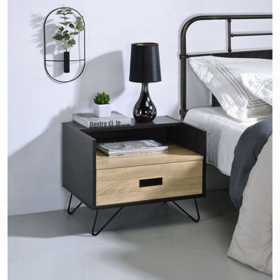 Table d'appoint avec finition chêne noir et fonctions utilitaires à double affichage