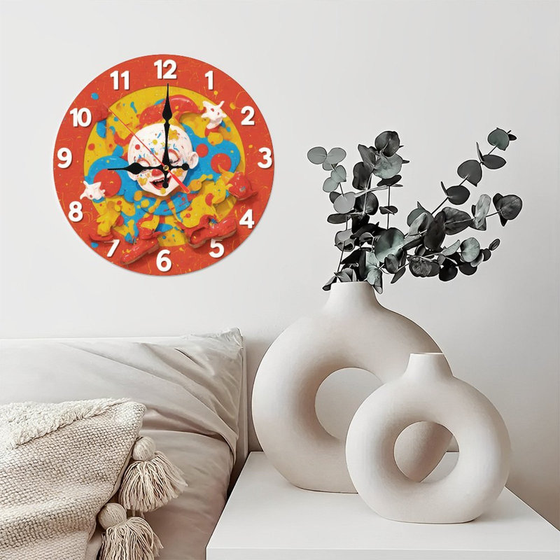 Horloge de clown avec éclaboussures de peinture