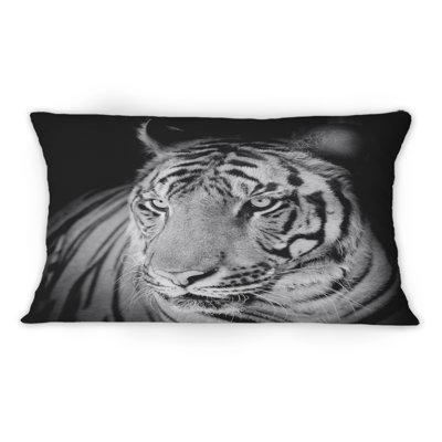 Portrait monochrome d'un tigre blanc VI - coussin décoratif traditionnel imprimé