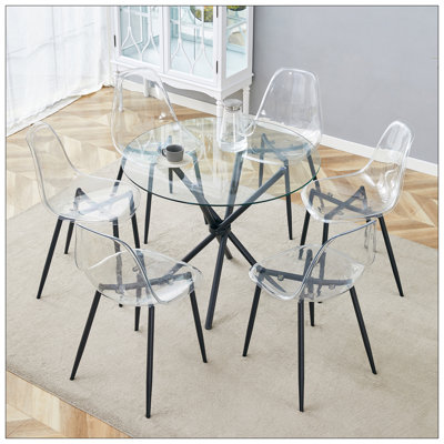 Ensemble de table et de chaises.Une table ronde moderne en verre trempé transparent d'un diamètre de 36,6 pouces, jumelée à 4 chaises de salle à manger en plastique transparent, des pieds en métal noir et un coussin de dossier intégré.