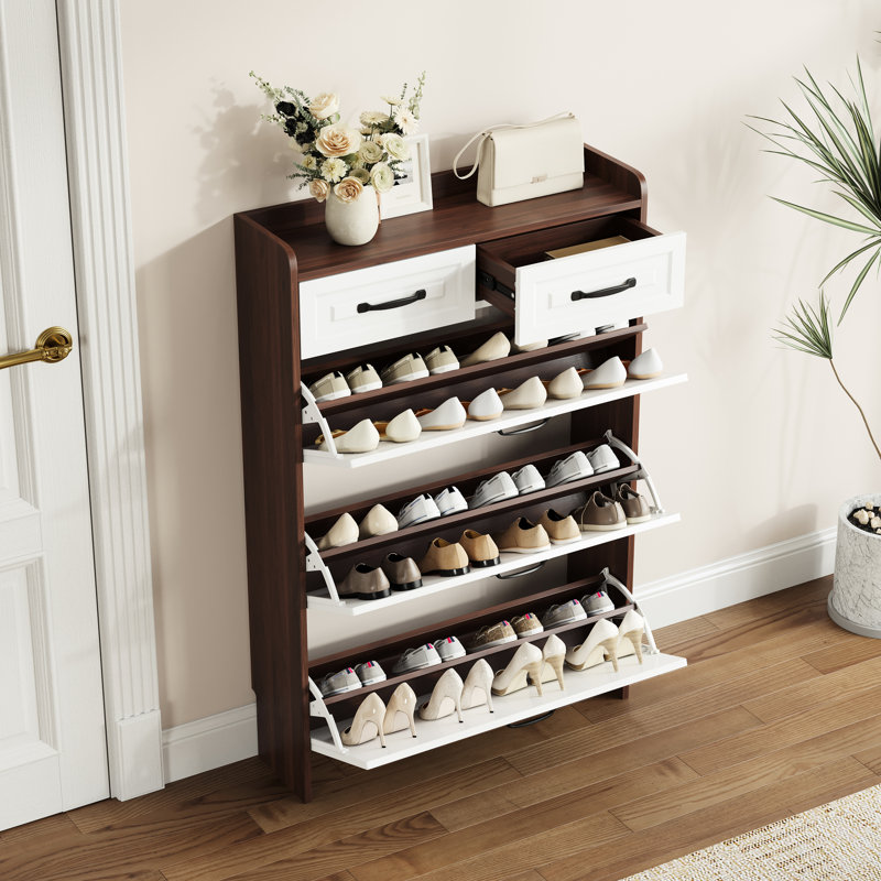 Armoire à chaussures autoportante de couleur noyer, avec un intérieur spacieux pour les portefeuilles et les portes à clés en noyer, offrant un espace de rangement supplémentaire