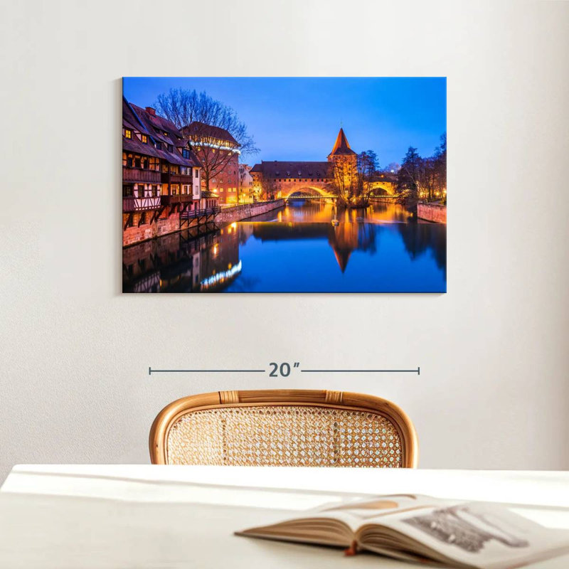 Harpa Nuremberg Glow, 16" H x 24" W