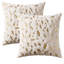 Ensemble de 2 coussins décoratifs en fausse fourrure à motif de plumes dorées (insert inclus)-100181783-100181804-100181785