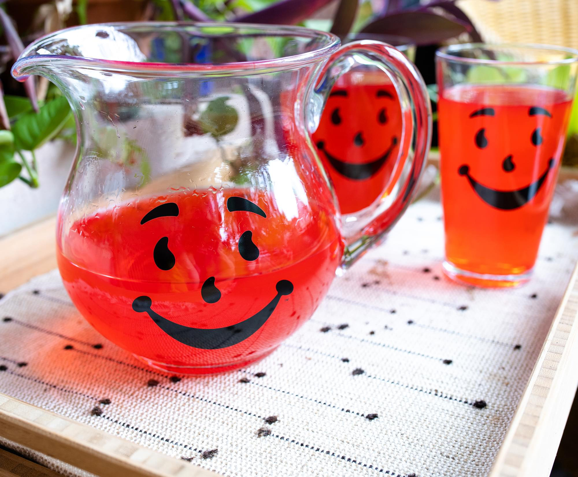 Toynk Kool-aid Man 64-ounce Glass Pitcher And Two 16-ounce Pint Glasses ...