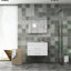 Le meuble-lavabo mural brillant avec tiroirs doubles, système de fermeture en douceur, lavabo en céramique, crée un espace de salle de bain moderne et minimaliste!