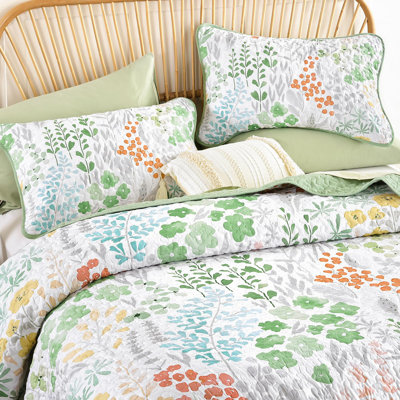 3-Piece Floral Quilt Set Soft Cozy Microfiber Lightweight All-Season Bedspread Coverlet