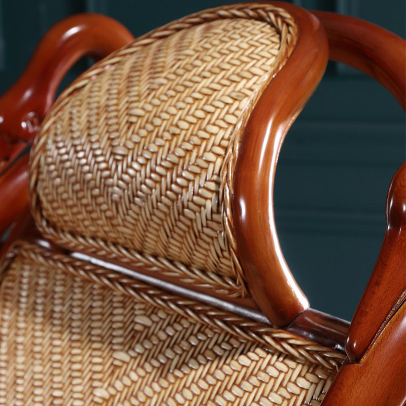 Chaise berçante décontractée en rotin