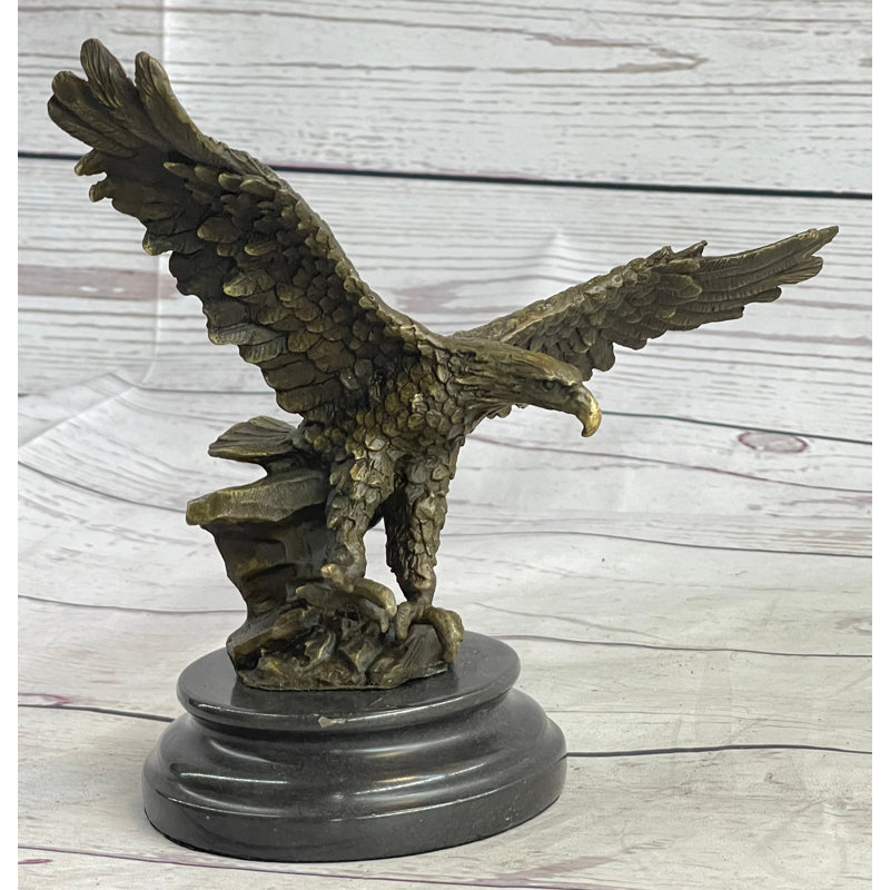 Figurine Landing Eagle avec ailes déployées