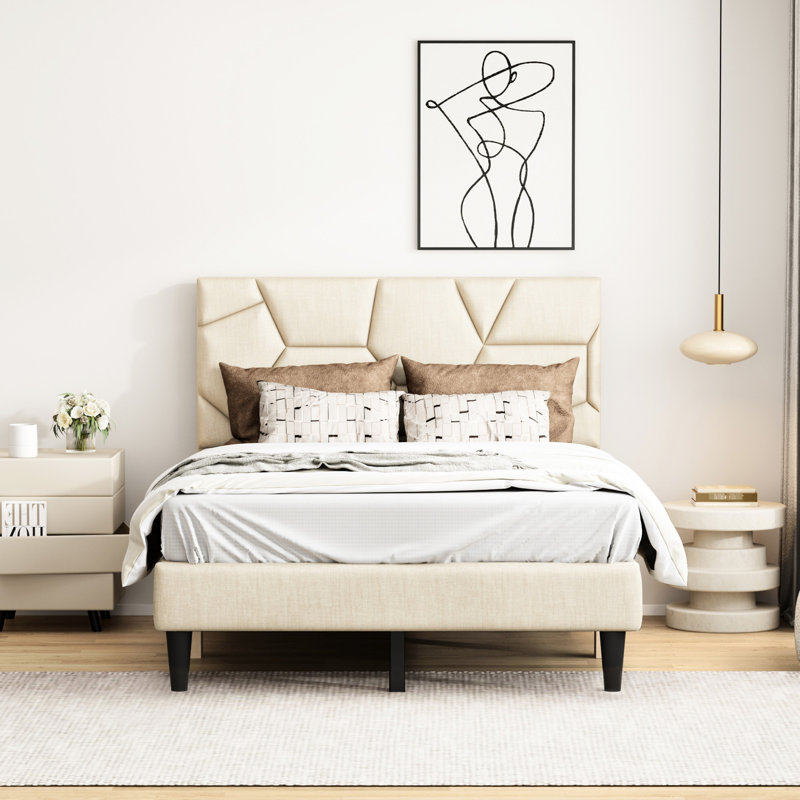 Structure de lit double en beige, silencieuse, sans sommier, avec rangement pratique et tête de lit en lin beige, Lit double