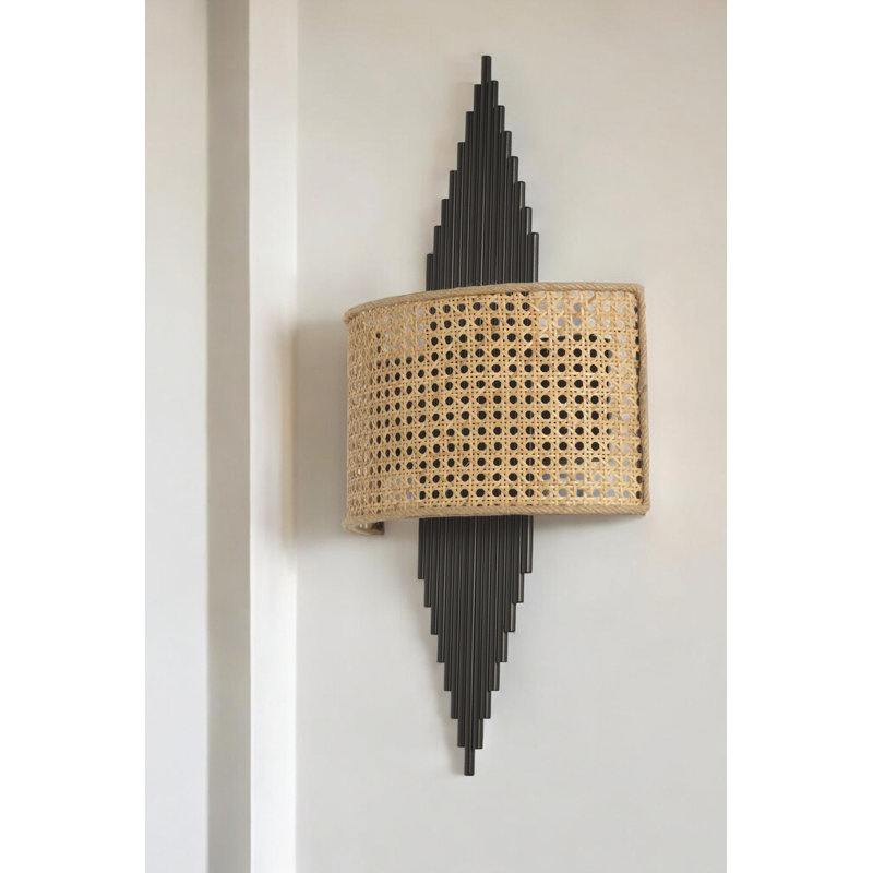 Alyss LED Wallchiere