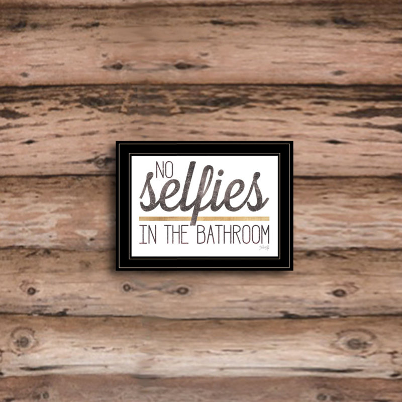 «No Selfies In The Bathroom» par Marla Rae, reproduction encadrée prête à accrocher, cadre noir, Noir