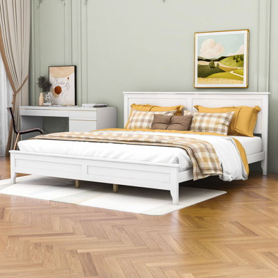 Base de lit plateforme en bois avec tête de lit Zachai