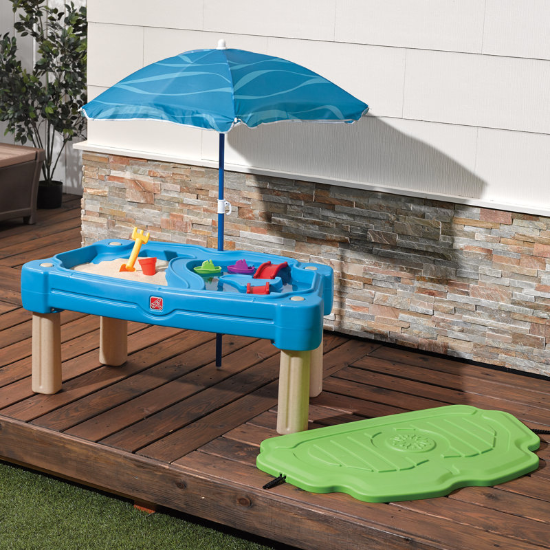 Table d'extérieur avec bac à sable et eau en plastique et couvercle pour tout-petit Cascading Cove de Step2