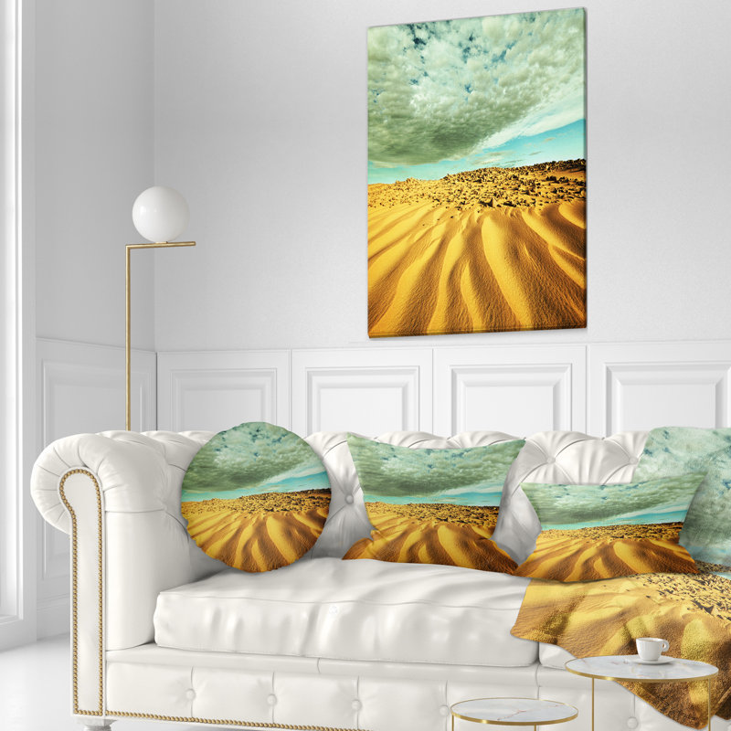 Coussin Dramatic Sky Above Sand Desert, Rectangulaire, 12 po x 20 po