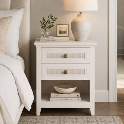 Table de chevet Farmhouse, table de chevet Boho avec 2 tiroirs décoratifs en rotin, table de bout décorative avec tablette de rangement ouverte, unité de chevet en bois pour chambre à coucher, salon, bureau personnel, blanc grisâtre