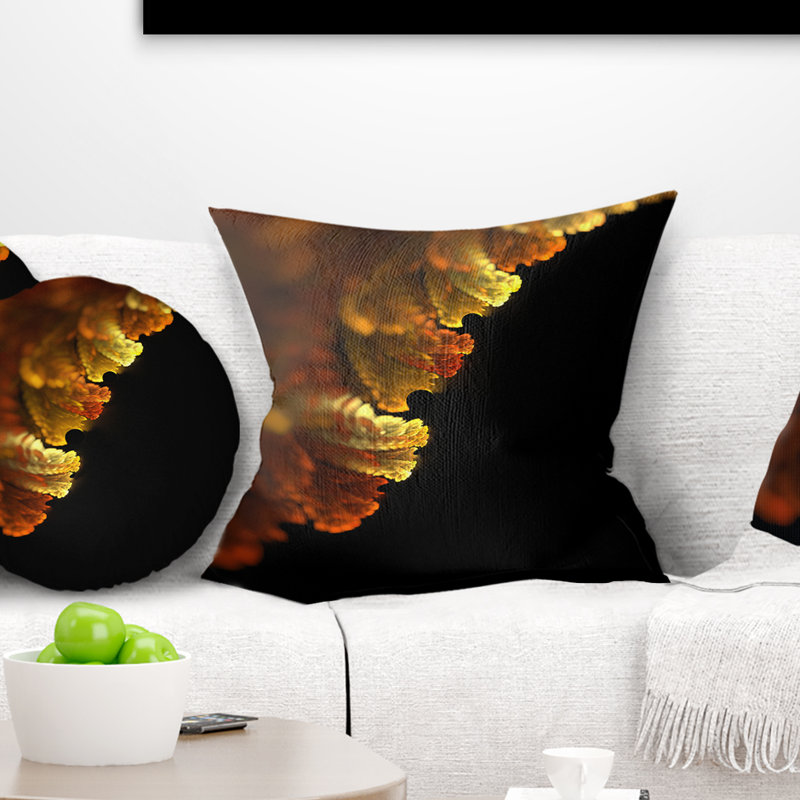 Abstrait fleur jaune sur fond noir - coussin à imprimé floral, 16 po x 1 po, Coussin décoratif