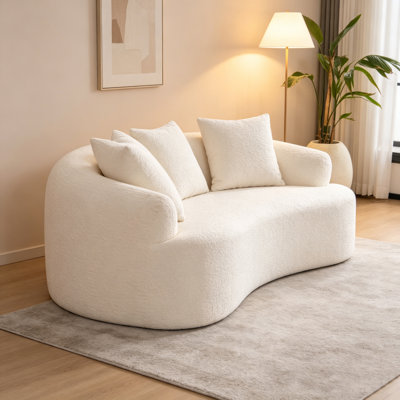 Canapé courbé beige de 65 po, canapé en chenille désossée d'une capacité de 300 lb avec 3 coussins décoratifs, canapé éponge à compression sans assemblage pour petit salon d'appartement
