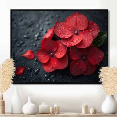 Rendez-vous romantique avec hydrangées rouges et noires I - Hortensia Wall Art Living Room