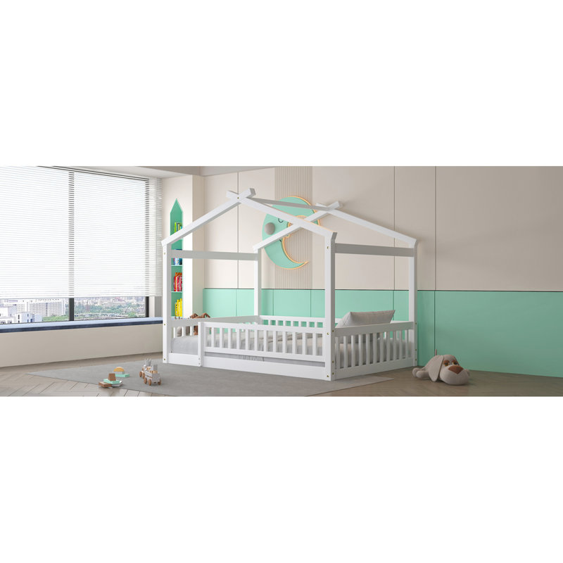 Structure de lit pleine grandeur avec clôture pour les adolescents - Pinewood, blanc, crée un espace confortable pour dormir et jouer