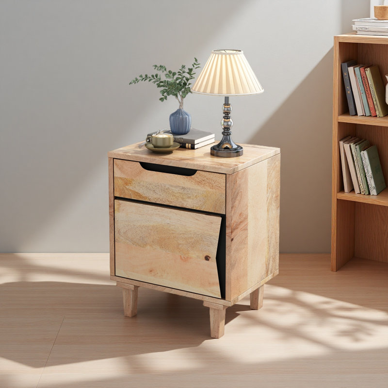 Table de chevet en bois naturel
