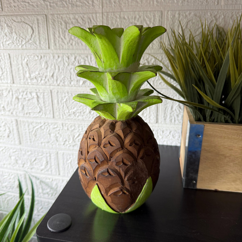 Figurine ananas en bois sculptée à la main