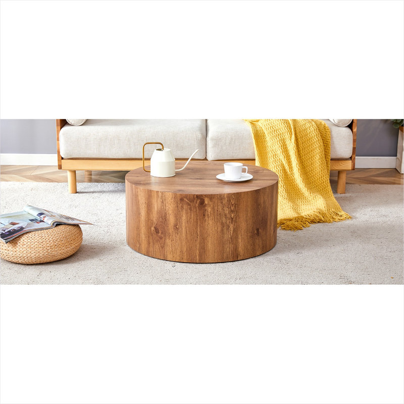 La table cylindrique avec sa conception à motifs peut être facilement intégrée dans une variété de styles d'intérieur, des tables basses aux petites tables de salle à manger, en passant par les établi ou les bureaux d'écriture de fortune.