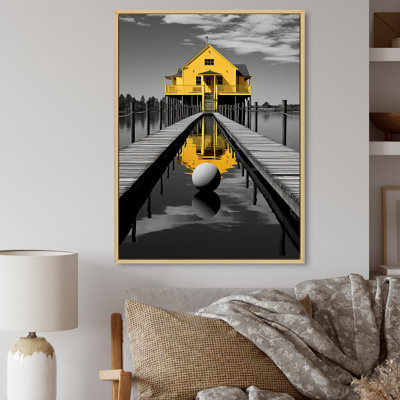 Yellow Lakehouse Pier Reflections I - Cottage, reproduction d'art sur toile