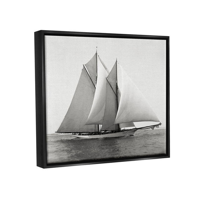 «Breakwater Bay Majestic Ship Ocean», photographie encadrée sur toile flottante par Graffi * Tee Studios