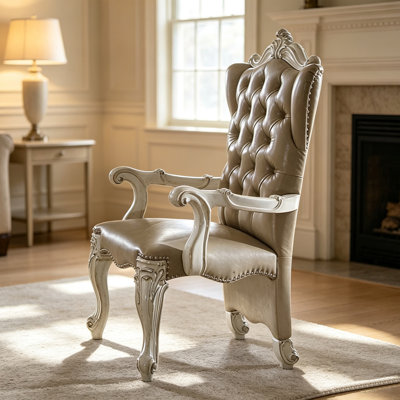 Fauteuil sculpté vintage en bois massif