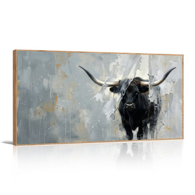 Taureau noir à longues cornes sur toile abstraite grise et blanche