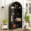 Armoire de rangement arquée avec portes en verre et tablettes ouvertes