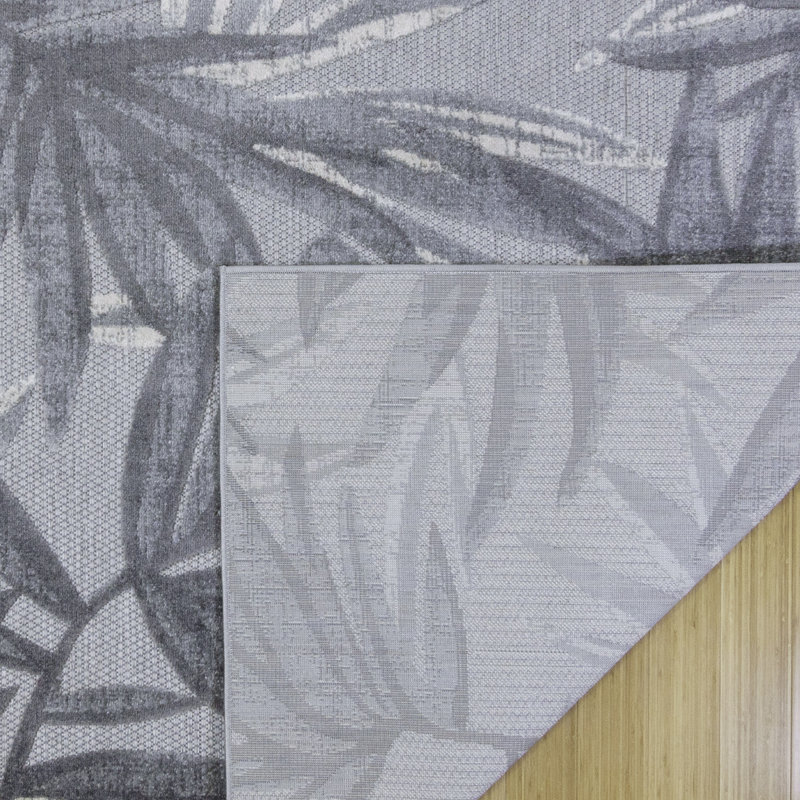 Fosel Gray and Ivory Synthetic 5' x 7' Outdoor Rug