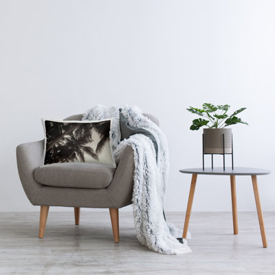 Coussin décoratif imprimé feuilles de palmier foncé par Acosta