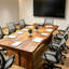 Ensemble de table de conférence en bois massif à bords naturels avec 8 chaises de bureau ergonomiques en maille-494602828-494592873