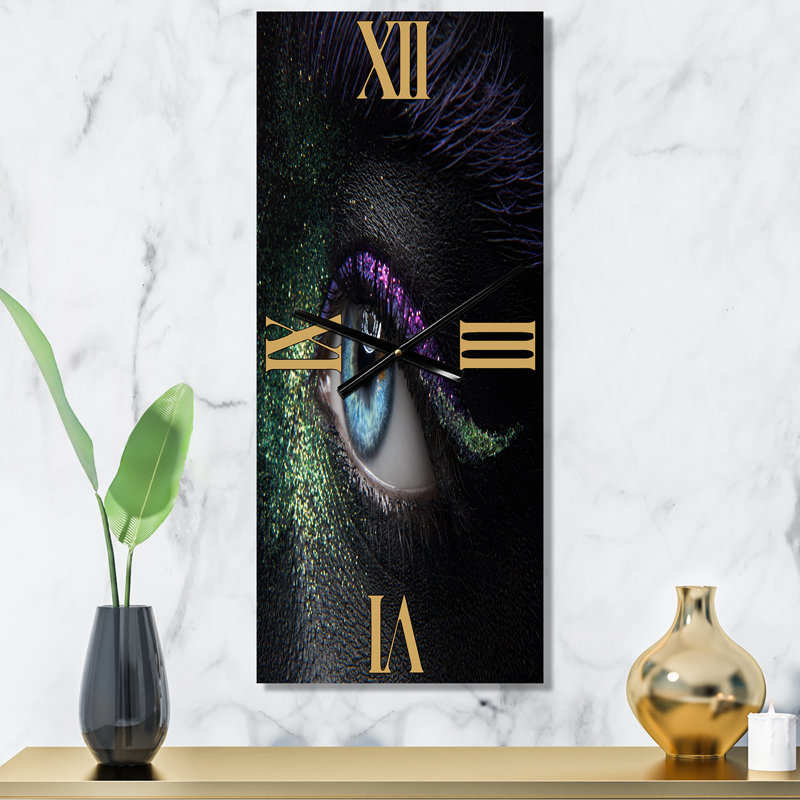 Horloge murale avec yeux féminins, Petit