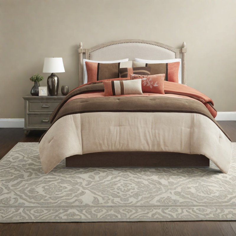 d'édredon hypoallergénique en faux suède avec coussins décoratifs pour chambre à coucher moderne