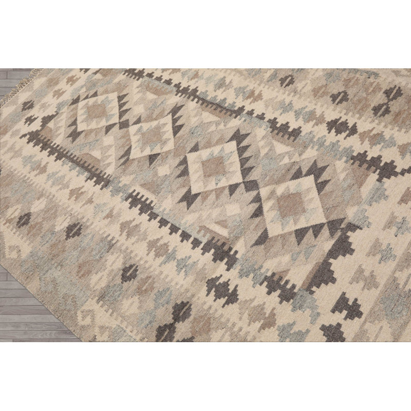 Tapis rectangulaire 5 pi 3 po x 7 pi 7 po Kinthika