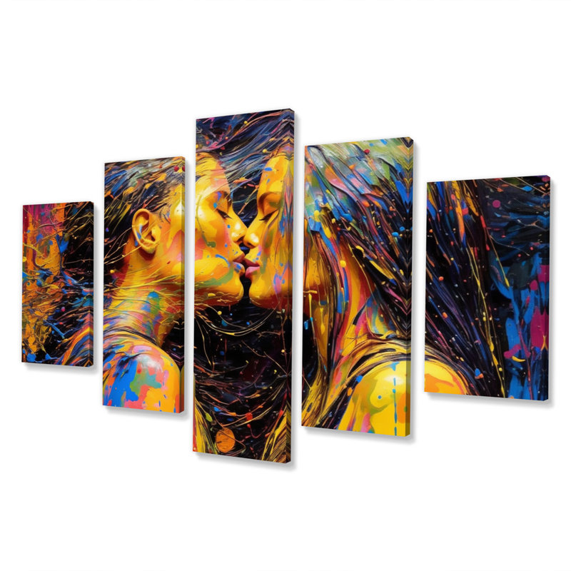 «Soft Soft Embrasse I», art mural sur toile Portrait - 5 panneaux
