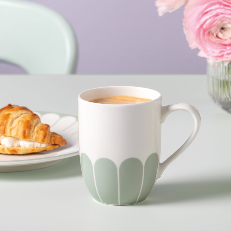Villeroy & Boch Fleur Bleu Collection Mug, Premium Porcelain, Made in Germany, Dishwasher and Microwave Safe, 10 oz Capacity, 4.5x3.25x4 in, Mug with Handle for Coffee, Tea & Hot Drinks, Blue