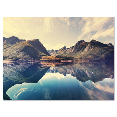 Paysage de montagnes d'été en Norvège par Designart - reproduction de photo