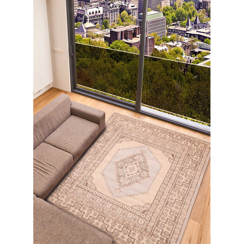 Jules Serapi Beige Rug 8'2" x 10'1"