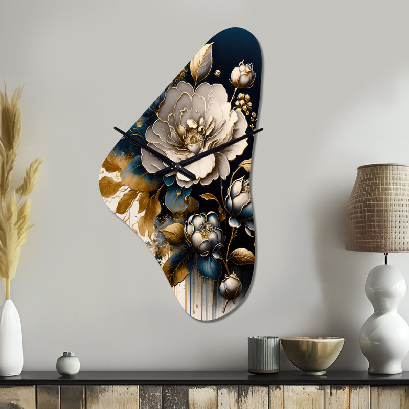 Horloge murale asymétrique en métal Swanton Camellia Bouquet I - Camélia, Médium