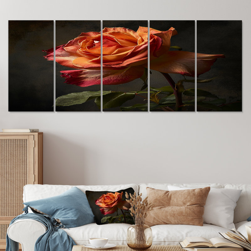 Gros plan d'une rose rouge et orange - ensemble d'art mural 5 pièces, H 28 po x l 60 po
