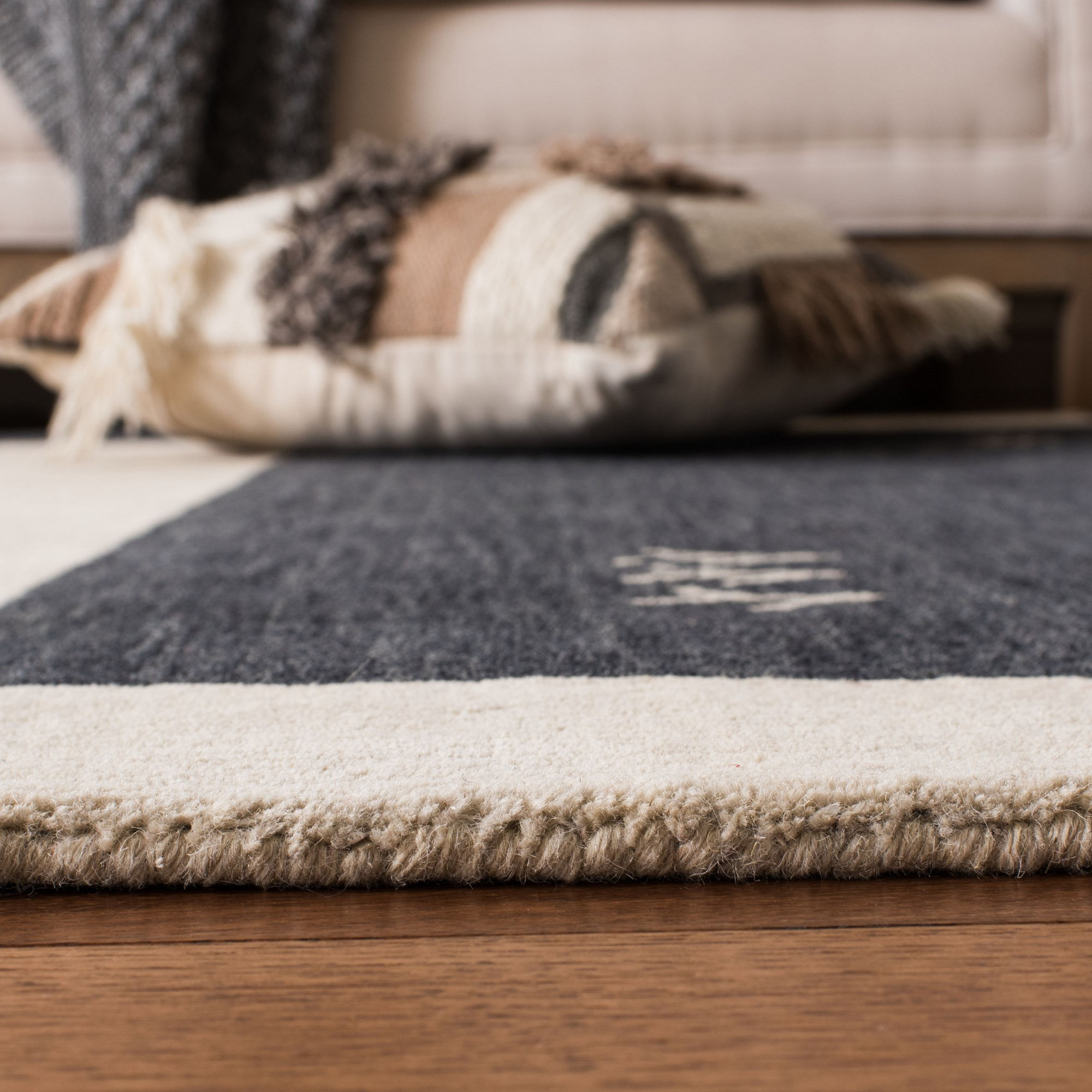 Santiago Handmade Wool Cream Rug, Runner 2'3" x 6'