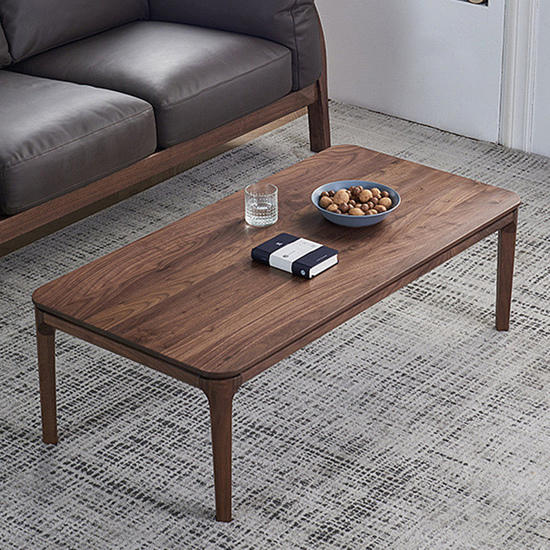 Table basse simple en bois massif de style nordique